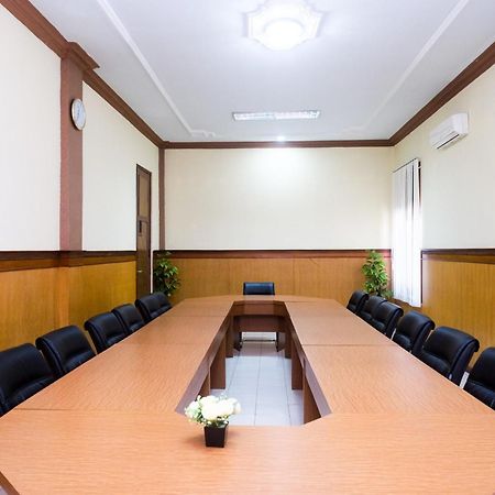 Urbanview Hotel Dedy Jaya Brebes Buitenkant foto