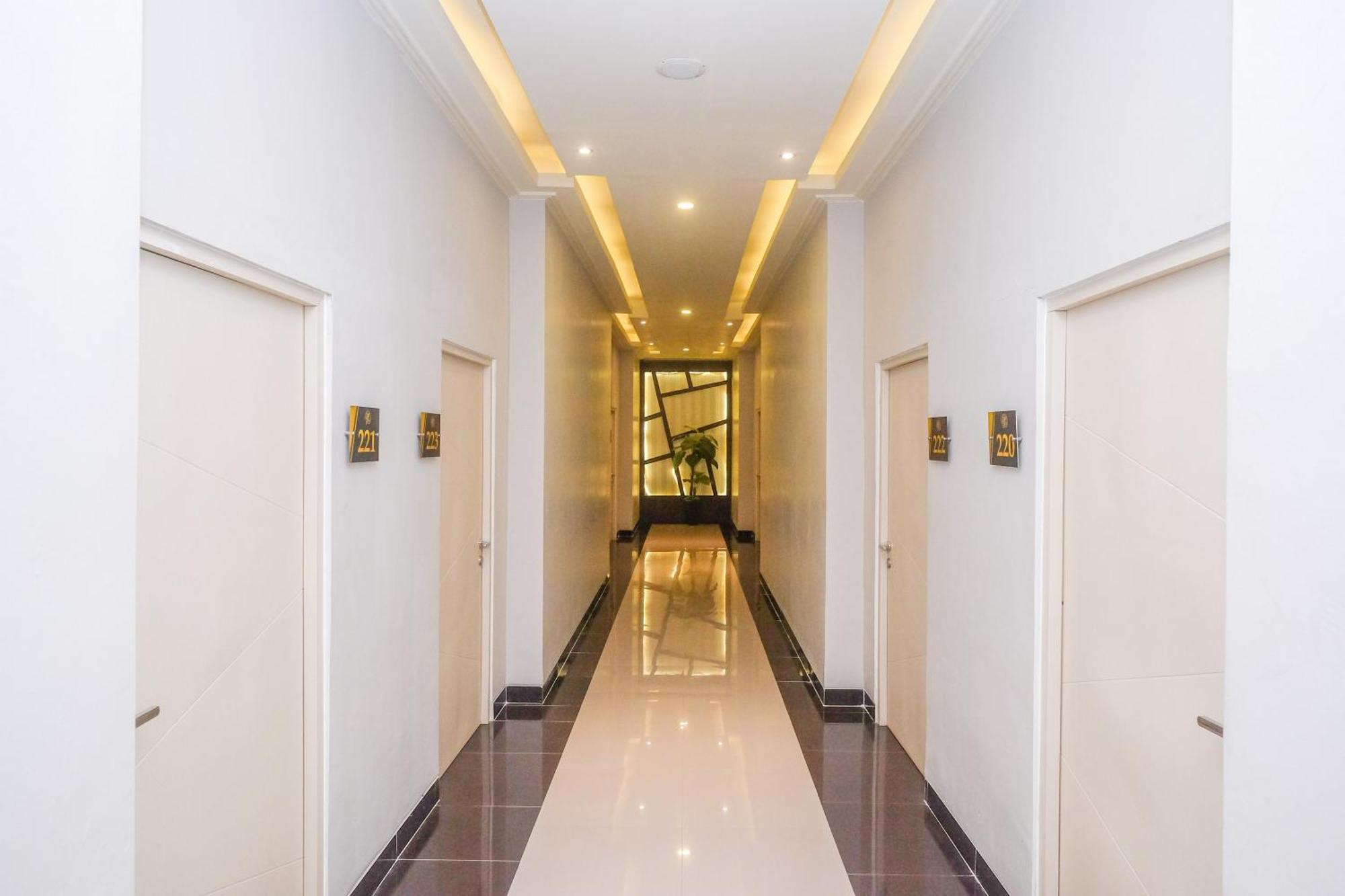 Urbanview Hotel Dedy Jaya Brebes Buitenkant foto