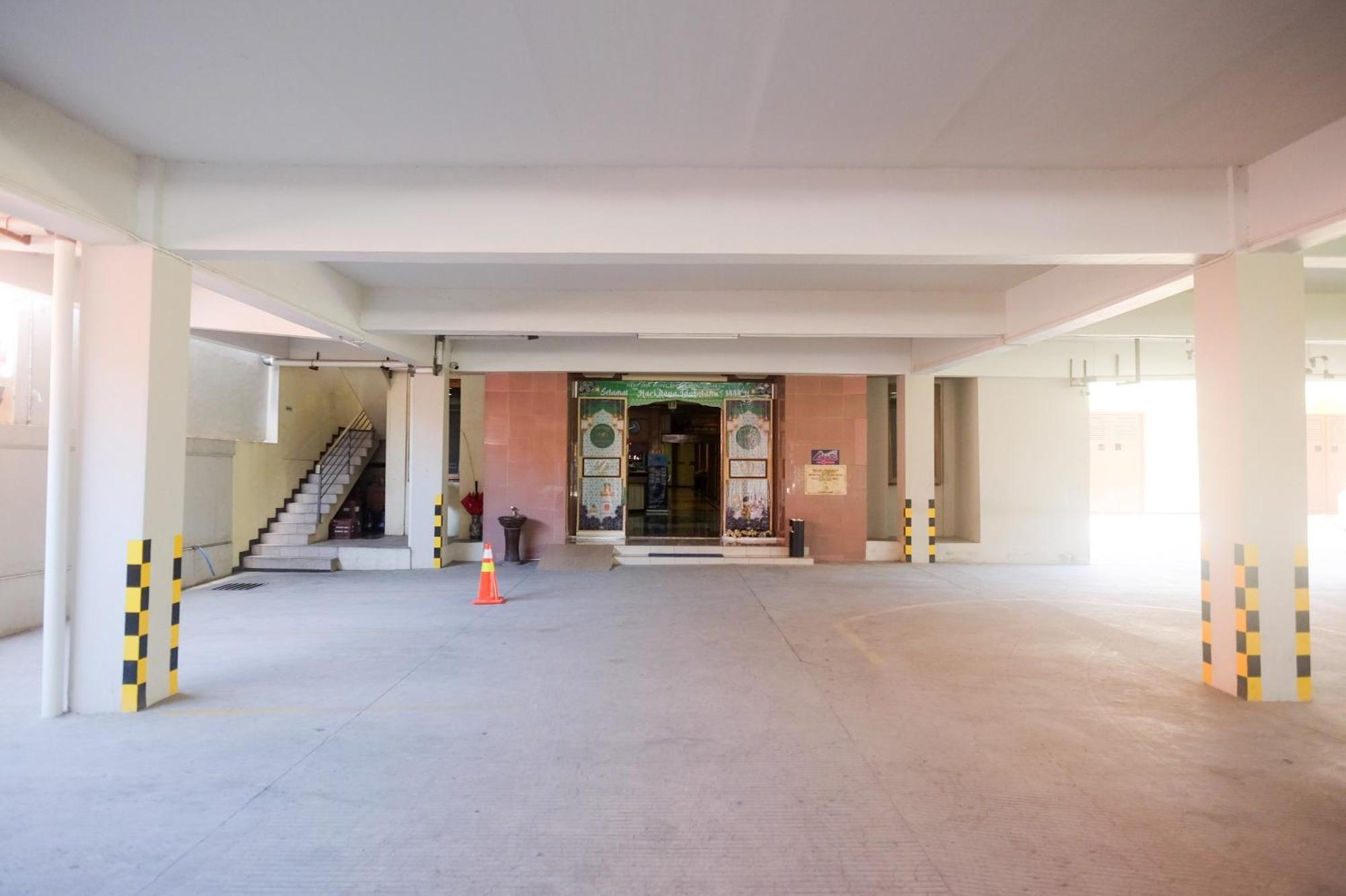 Urbanview Hotel Dedy Jaya Brebes Buitenkant foto