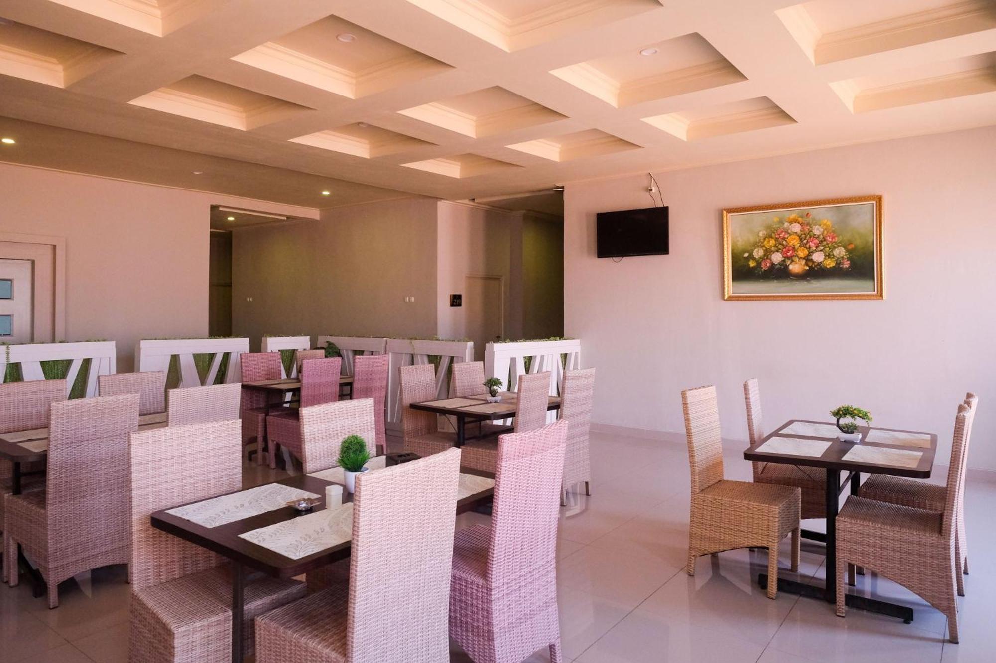 Urbanview Hotel Dedy Jaya Brebes Buitenkant foto