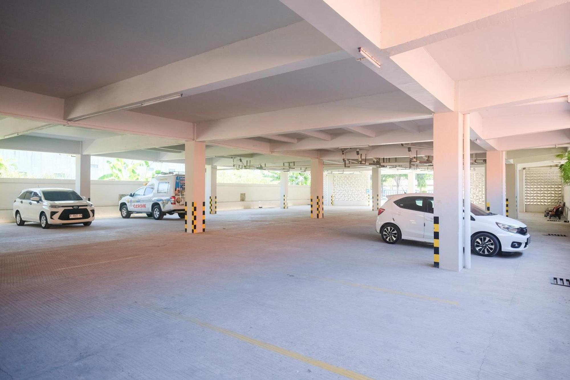 Urbanview Hotel Dedy Jaya Brebes Buitenkant foto