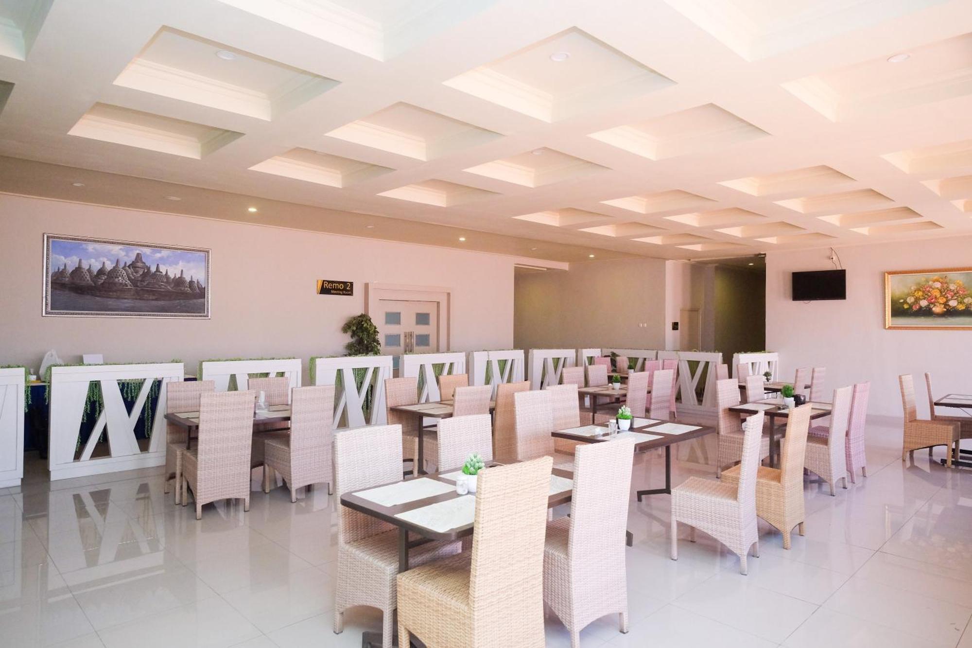 Urbanview Hotel Dedy Jaya Brebes Buitenkant foto