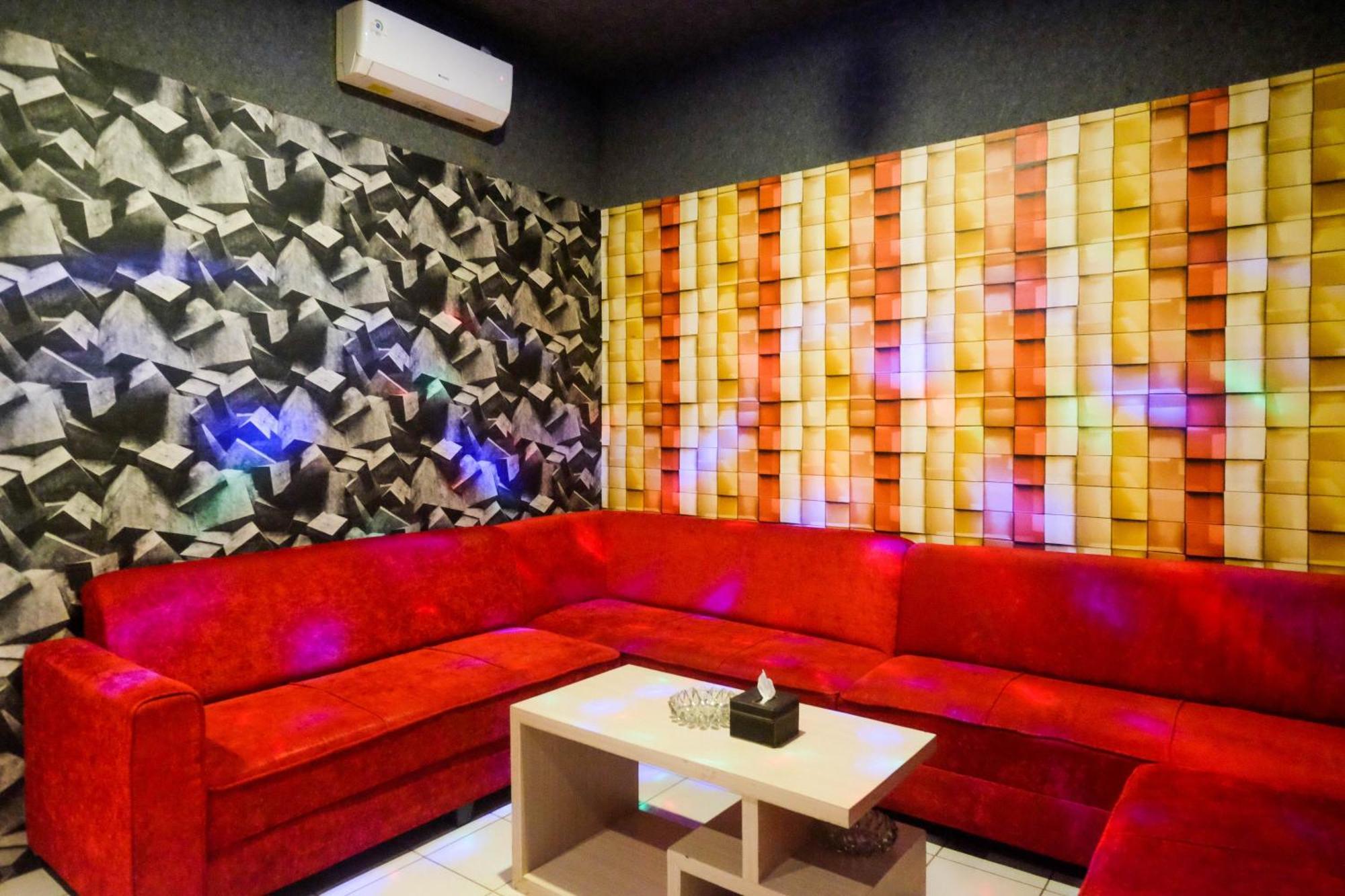 Urbanview Hotel Dedy Jaya Brebes Buitenkant foto