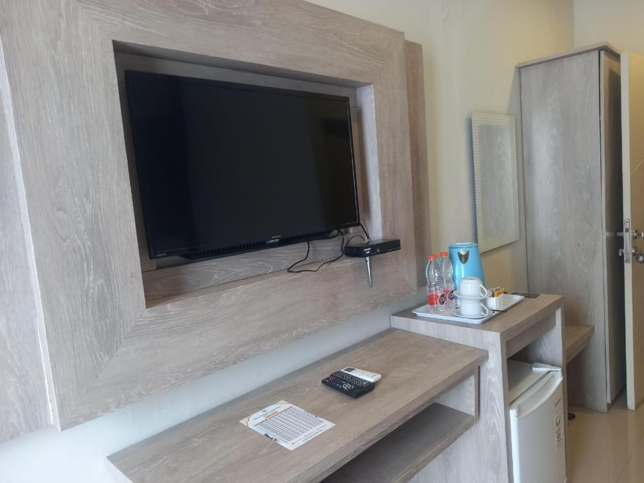 Urbanview Hotel Dedy Jaya Brebes Buitenkant foto