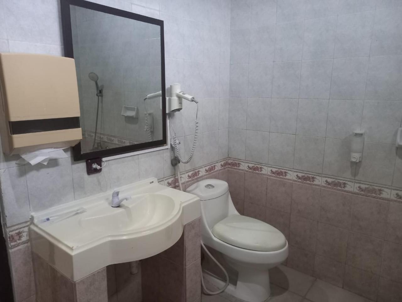 Urbanview Hotel Dedy Jaya Brebes Buitenkant foto
