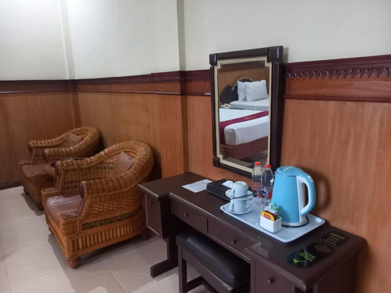 Urbanview Hotel Dedy Jaya Brebes Buitenkant foto