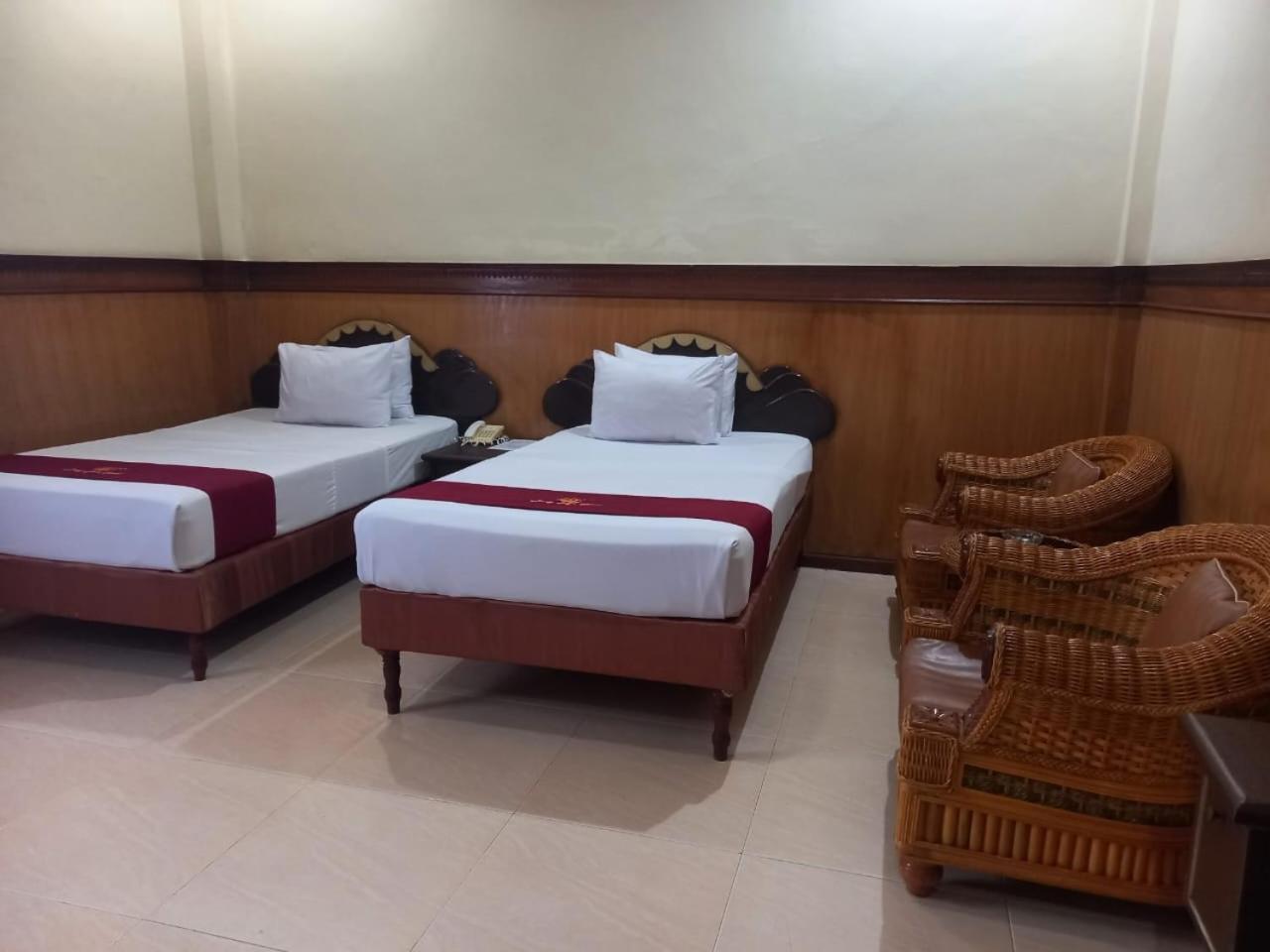 Urbanview Hotel Dedy Jaya Brebes Buitenkant foto