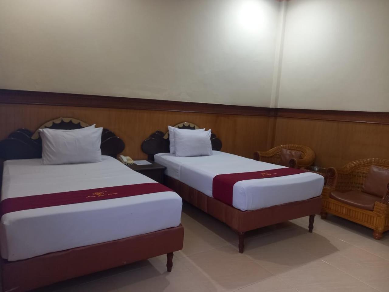 Urbanview Hotel Dedy Jaya Brebes Buitenkant foto