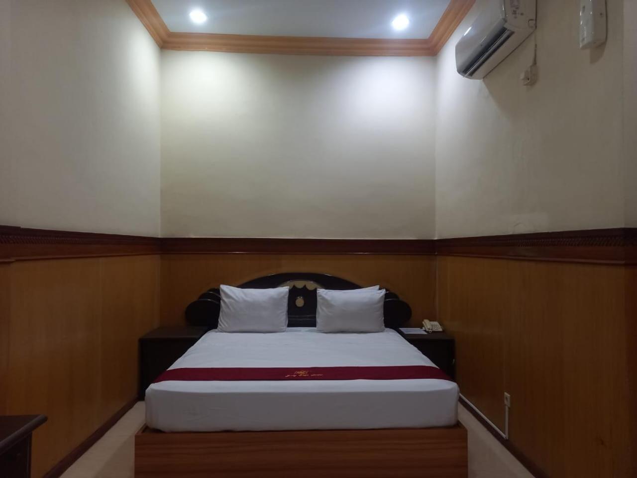 Urbanview Hotel Dedy Jaya Brebes Buitenkant foto