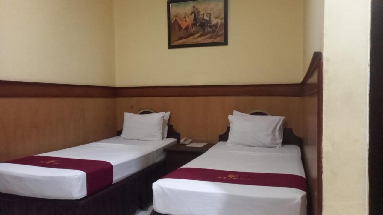 Urbanview Hotel Dedy Jaya Brebes Buitenkant foto