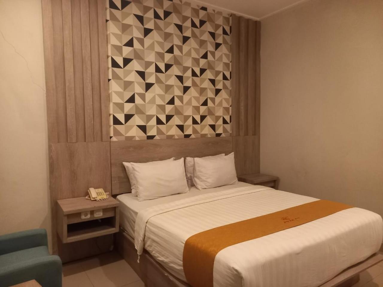 Urbanview Hotel Dedy Jaya Brebes Buitenkant foto