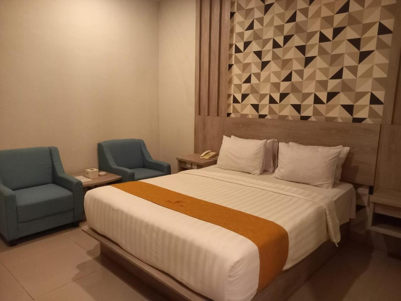Urbanview Hotel Dedy Jaya Brebes Buitenkant foto