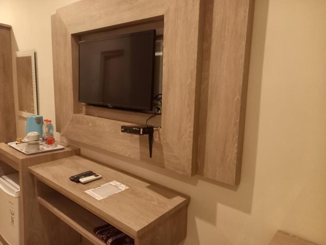 Urbanview Hotel Dedy Jaya Brebes Buitenkant foto