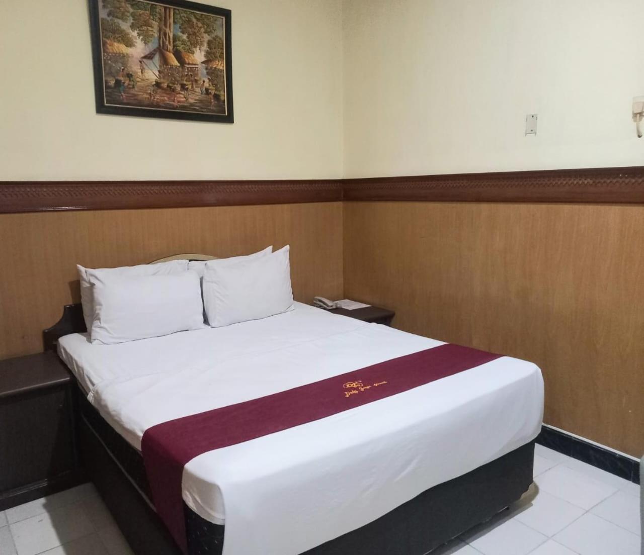 Urbanview Hotel Dedy Jaya Brebes Buitenkant foto
