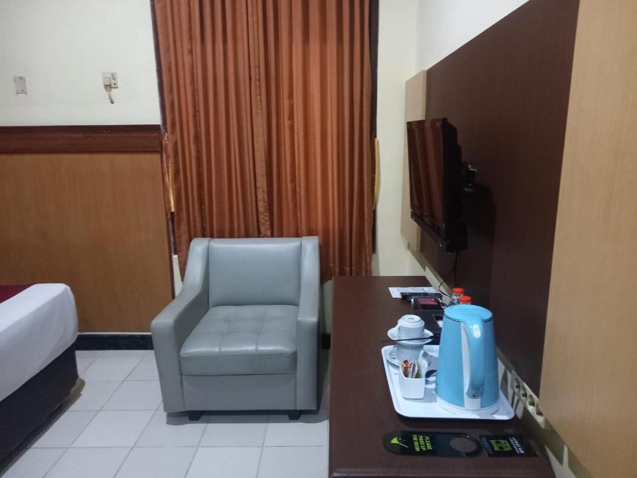 Urbanview Hotel Dedy Jaya Brebes Buitenkant foto